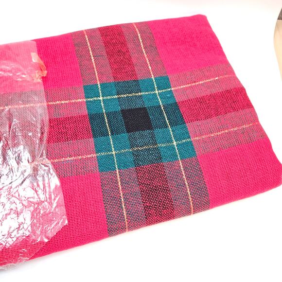VTG 1960s Vera Bradley Holiday Settings Tartan Plaid 60" x 82" Table Cloth Red - Picture 3 of 6